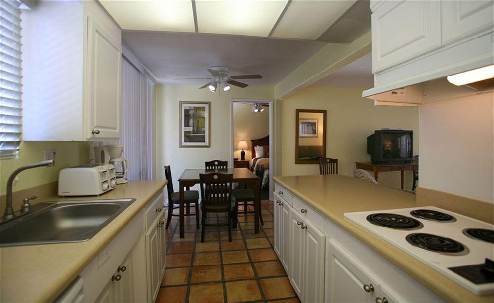 Tuscany Manor Palm Springs Room photo