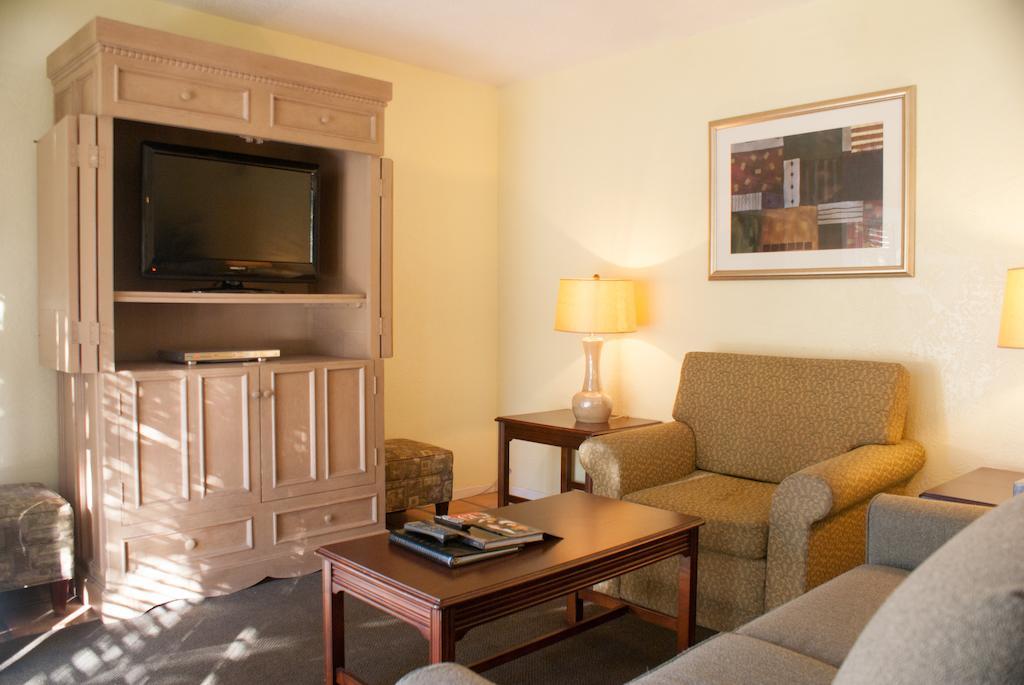 Tuscany Manor Palm Springs Room photo