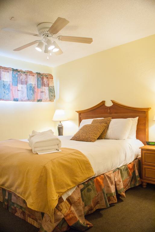 Tuscany Manor Palm Springs Room photo